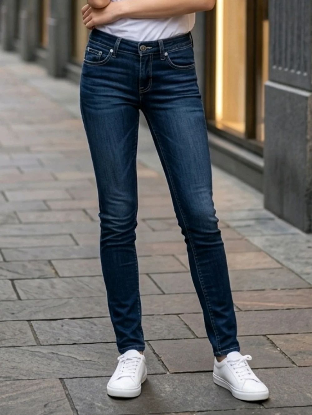 Rock & Republic Berlin Skinny Jeans Dark Blue Distressed Denim Blue Pocket 28/6